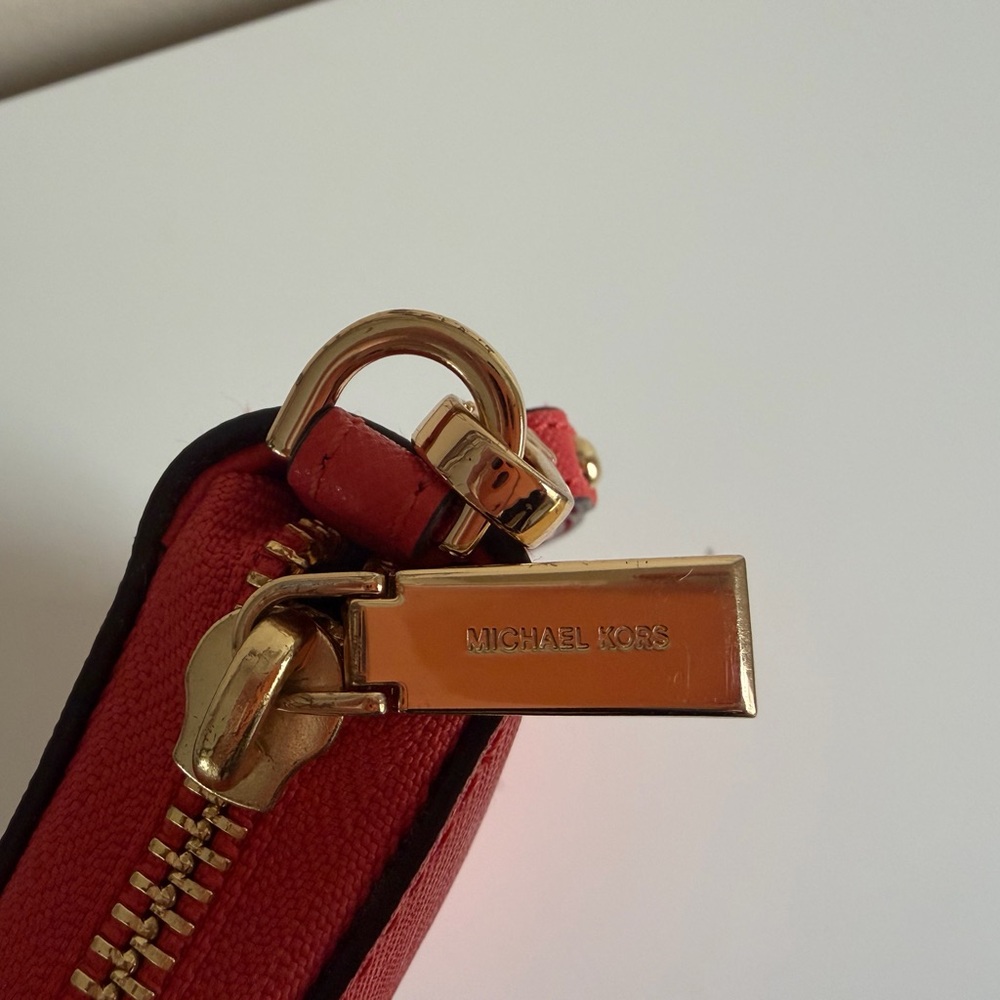 Michael Kors Jet Set Travel Large Logo
Continental Wristlet - Picture 10 of 10